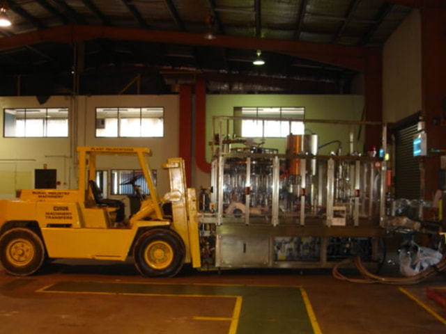 Tight access cranes for machinery relocations 